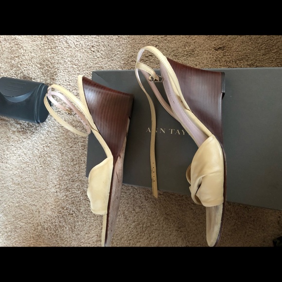 Ann Taylor suede/leather wood wedge heel Sz 9m - Picture 2 of 5